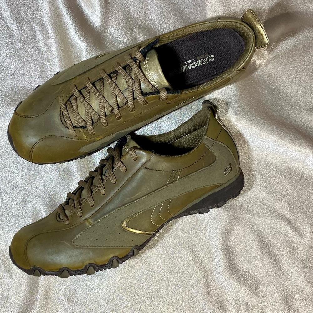 NWT. SKECHERS sneakers sport shoes. Leather. Color olive brown